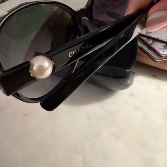 Chanel sunglasses (barely worn)